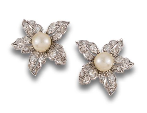 PENDIENTES FLORES DE DIAMANTES Y PERLAS, EN ORO BLANCO