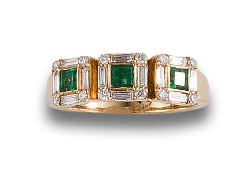 DIAMOND AND EMERALDS RING, IN YELLOW GOLD