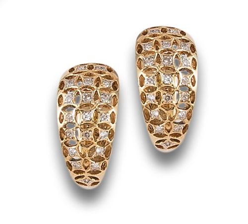 HALF HOOP EARRINGS WITH DIAMOND AND YELLOW GOLD