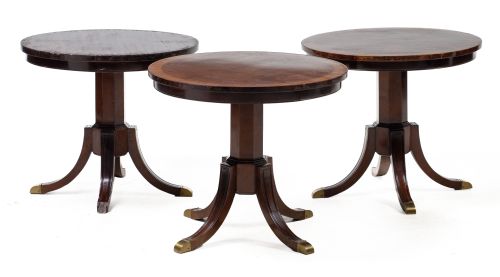 Tres veladores estilo Sheraton, S. XX
