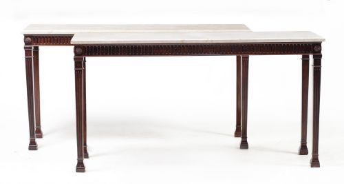 Pareja de consolas de madera de estilo Luis XVI, S. XX