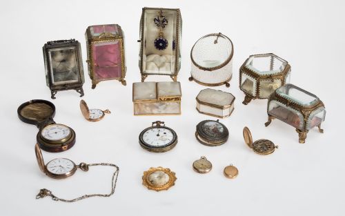 Collection of pocket watches and boxes, 19th century and la
