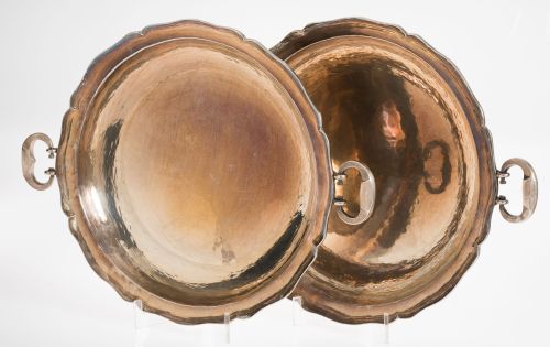 Pareja de fuentes circulares cn asas laterales de plata Ste