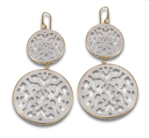 PENDIENTES LARGOS DE MADREPERLA Y PLATA DORADA