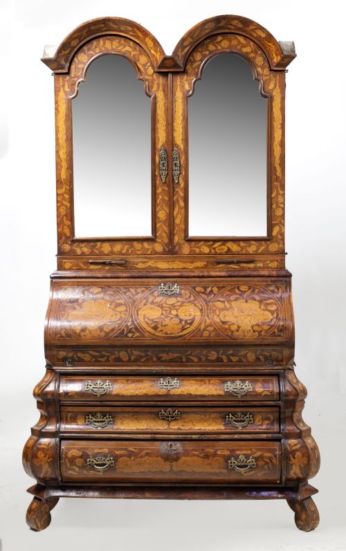 Buró librería siguiendo modelos holandeses del S. XVIII