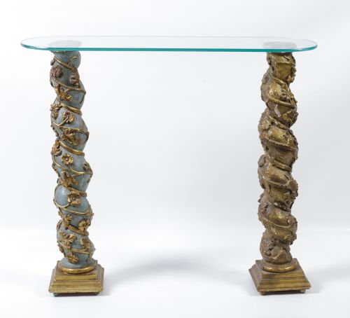 Pareja de columnas salomónicas siguiendo modelos del S. XVI