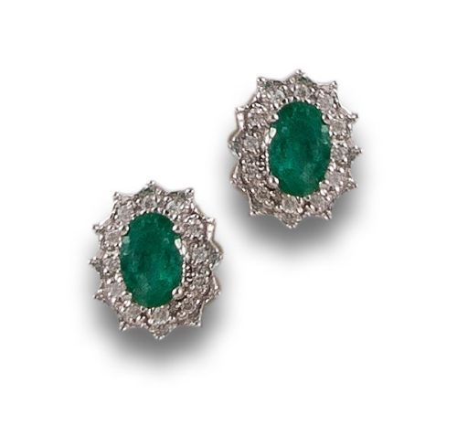 PENDIENTES ROSETONES EN ORO CON ESMERALDAS Y DIAMANTES