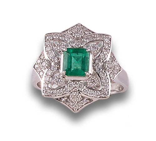 DIAMOND FLOWER RING, IN WHITE GOLD