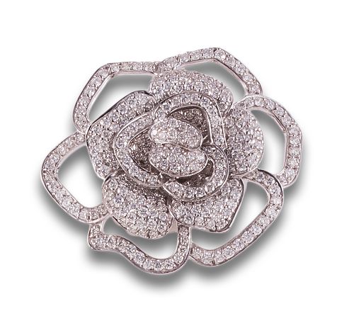 GRAN SORTIJA FLOR DE DIAMANTES, EN ORO BLANCO