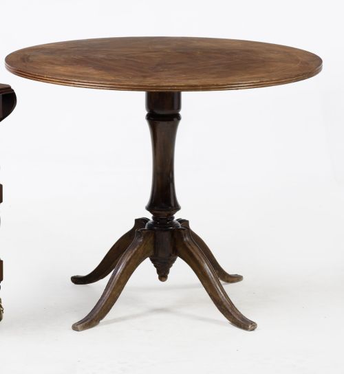 Velador de estilo Sheraton, S. XX