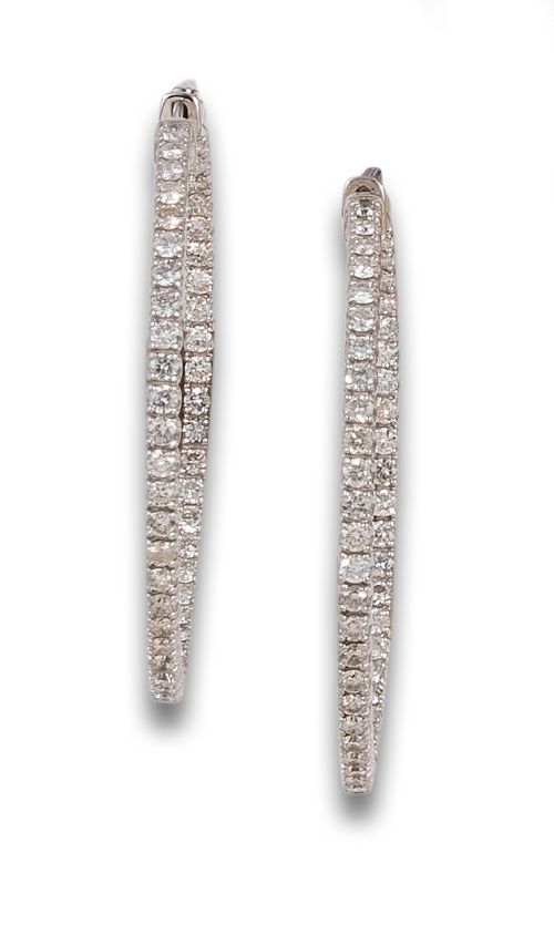 PENDIENTES CRIOLLAS IN & OUT DE DIAMANTES, EN ORO BLANCO