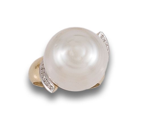 PEARL AND DIAMOND RING, IN YELLOW GOLD