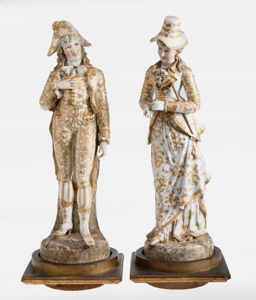 Pareja de figuras galantes, en porcelana alemana, vidriada