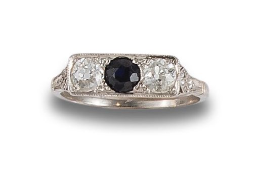 SORTIJA TRESILLO ART DÉCO DE DIAMANTES Y ZAFIRO, EN PLATINO