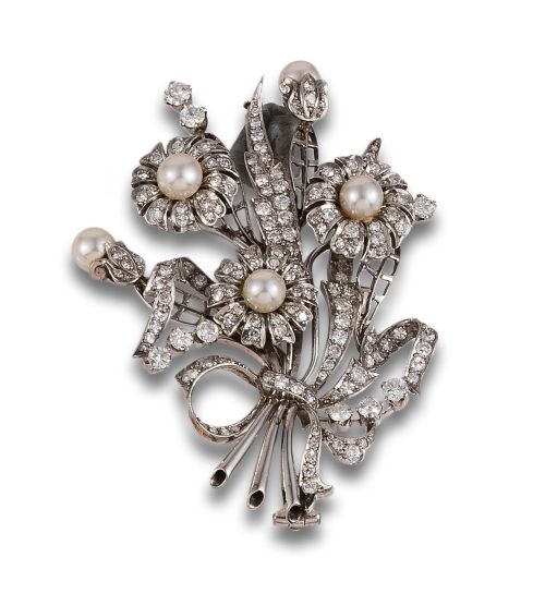 BROCHE BOUQUET EN PLATINO CON DIAMANTES Y PERLAS