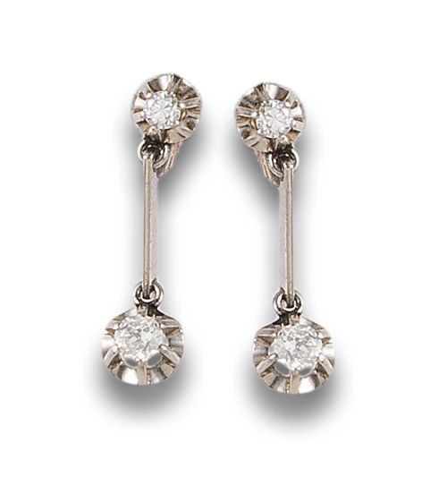 PENDIENTES LARGOS ART DÉCO, DE DIAMANTES, EN ORO AMARILLO Y