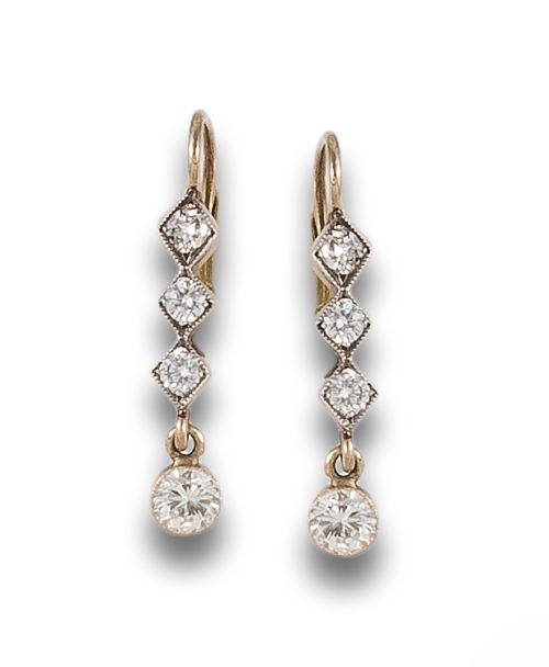 PENDIENTES ART DÉCO DE DIAMANTES, EN ORO AMARILLO Y PLATINO
