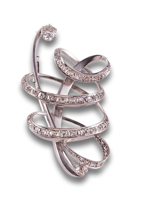 BROCHE CALADO DE DIAMANTES Y ORO BLANCO 