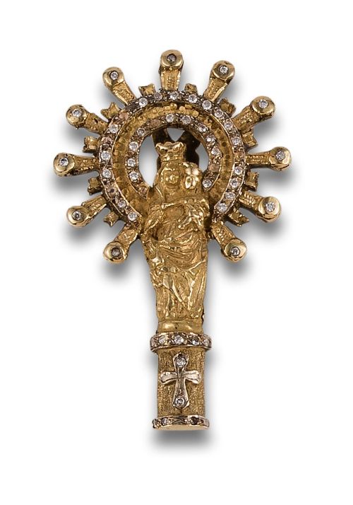 COLGANTE VIRGEN DEL PILAR DE ORO AMARILLO CON DIAMANTES