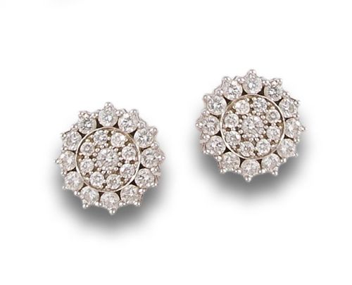 PENDIENTES ROSETA DE DIAMANTES, EN ORO BLANCO