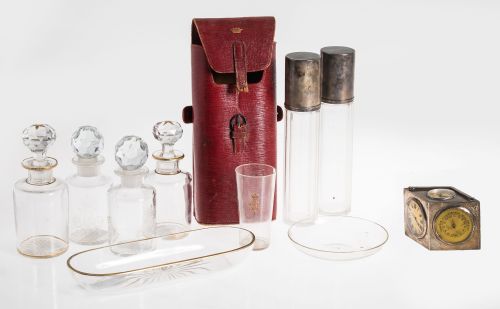 Lote de nueve piezas de tocador y de viaje, ff.S.XIX - pps.