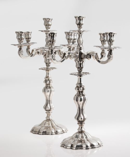 Pareja de candelabros de plata contrastada, Aldao, España,