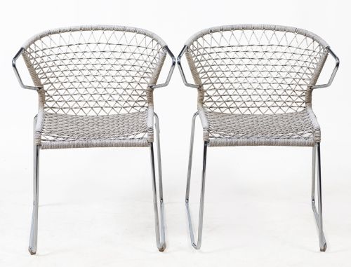 Pareja de sillas siguiendo el diseño Vela Potocco por Hanne