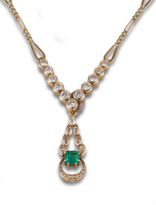 GARGANTILLA CON PENDENTIF DESMONTABLE EN ORO Y DIAMANTES CO