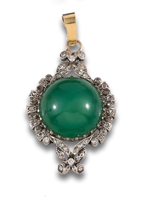 PENDENTIF EN ORO Y PLATINO CON CRISOPRASA Y DIAMANTES