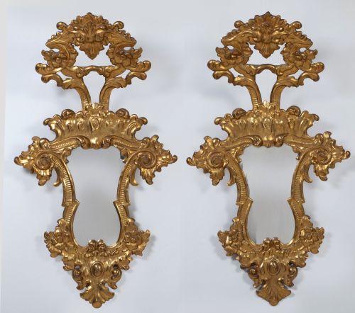 Pareja de cornucopias de gusto rococó, España, ffs. S. XIX