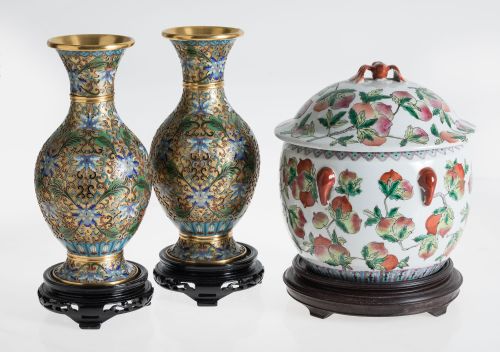 Chinese porcelain jar, 20th century