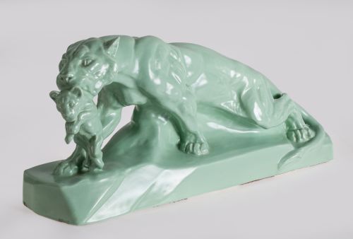 "Pantera con cachorro". Escultura Art déco, en cerámica vid