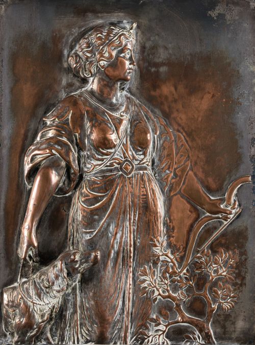 Alto relieve en cobre plateado representando a Diana Cazado