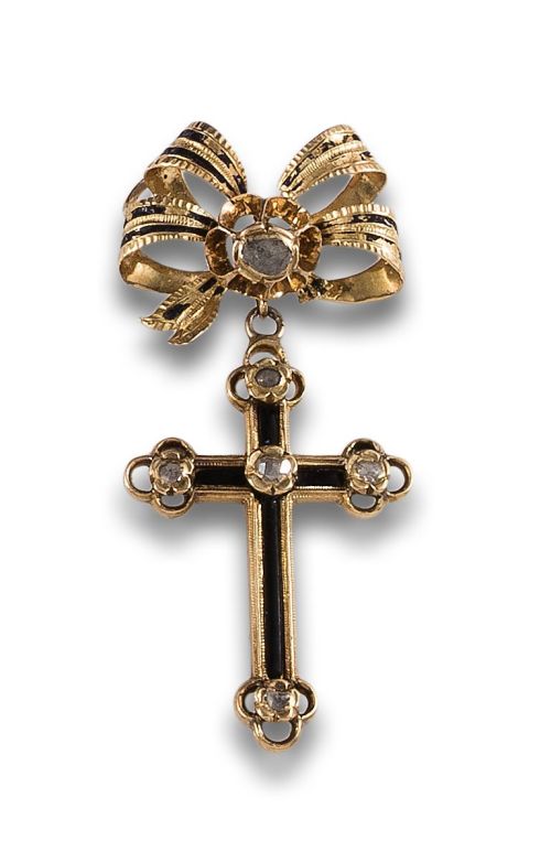 CRUZ COLGANTE DE DIAMANTES, EN ORO AMARILLO CON ESMALTE