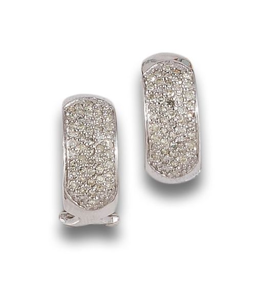 PENDIENTES MEDIAS CRIOLLAS DE DIAMANTES, EN ORO BLANCO