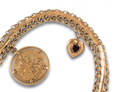 PULSERA EN ORO CON MONEDAS, CORAZÓN Y MEDALLITA