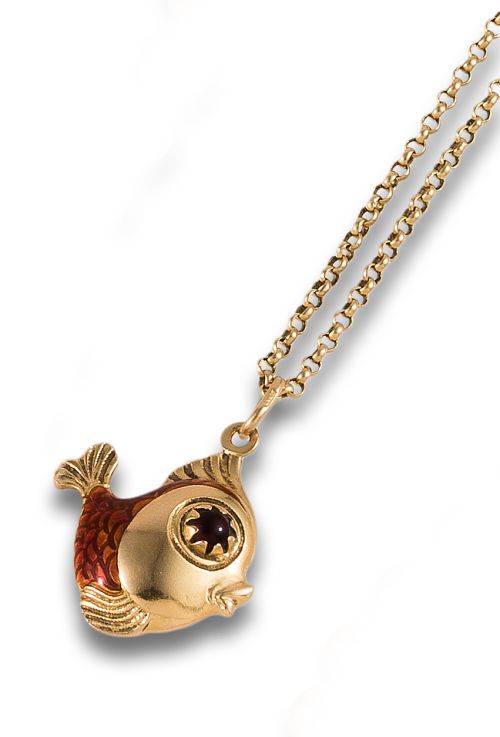 CADENA CON COLGANTE EN FORMA DE PEZ