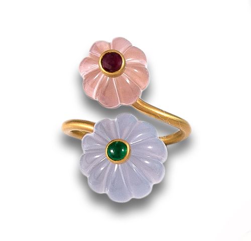 SORTIJA TÚ Y YO DE CUERZO ROSA, CALCEDONIA, ESMERALDA Y RUB