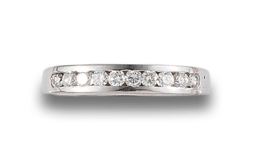 SORTIJA MEDIA ALIANZA DE DIAMANTES, EN ORO BLANCO