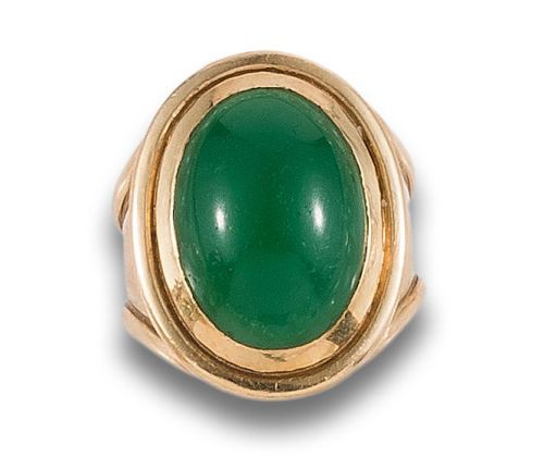 SORTIJA, AÑOS 70, DE CRISOPRASA EN ORO AMARILLO