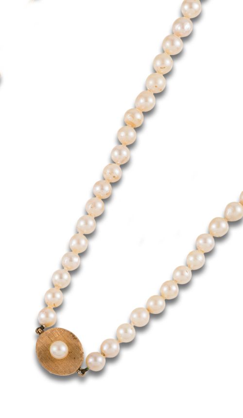 COLLAR DE PERLAS Y CIERRE EN ORO