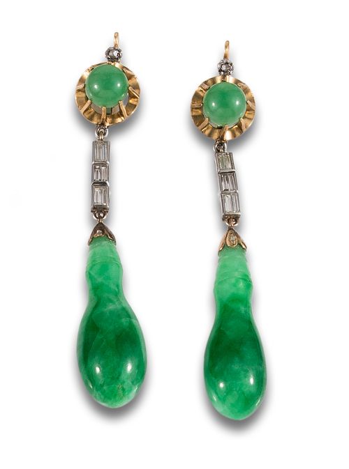 PENDIENTES LARGOS, AÑOS 20, DE DIAMANTES Y JADE, EN ORO Y P