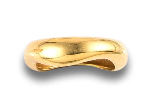 ALLIANCE OF CURVED SHAPES IN GOLD