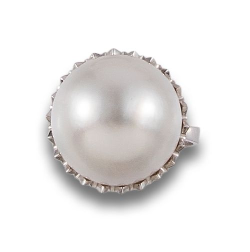 SORTIJA DE PERLA MABÉ EN ORO BLANCO