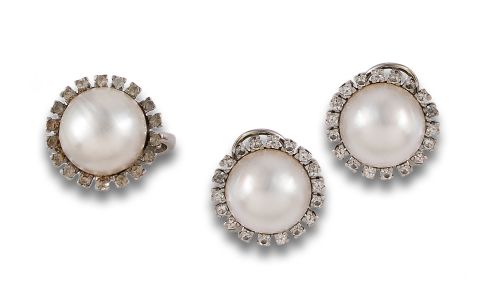 CONJUNTO, AÑOS 60, DE PENDIENTES Y SORTIJA DE CIRCONITAS Y