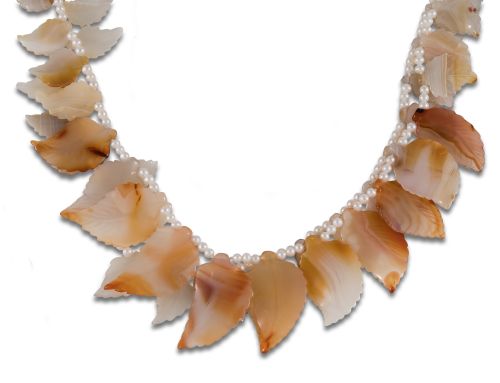 COLLAR HOJAS EN ÁGATA, PERLITAS Y PLATA