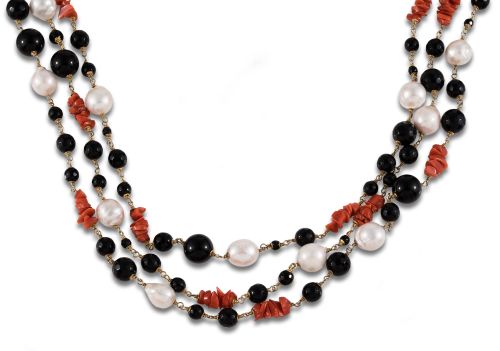 COLLAR DE TRES HILOS DE PERLAS, CORAL Y ÓNIX, CIERRE EN PLA