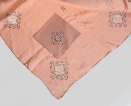 Mantelería en hilo color rosa salmón, 