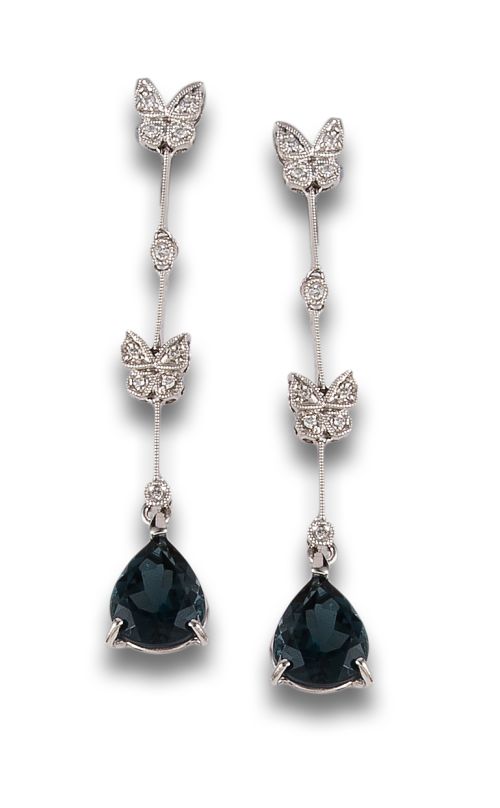 PENDIENTES LARGOS DE DIAMANTES Y TOPACIOS LONDON BLUE, EN O