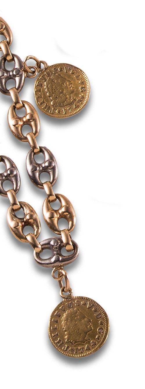 PULSERA DE CALABROTES Y REPRODUCCIONES DE MONEDAS, ORO BICO